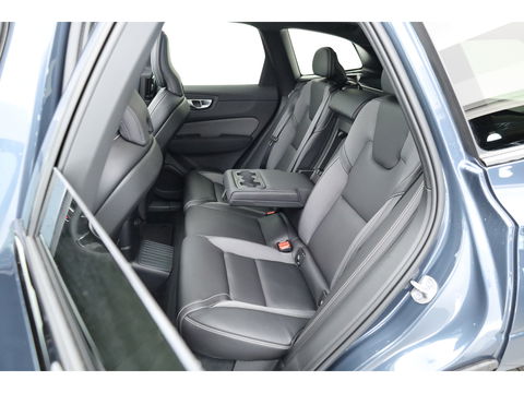 Volvo XC60 2.0 T6 Plug-in hybrid AWD Ultra Black Edition | Facelift | Pano-dak | HUD | H&K Audio | Sportstoelen | ACC | 4x stoel + stuurverw. |