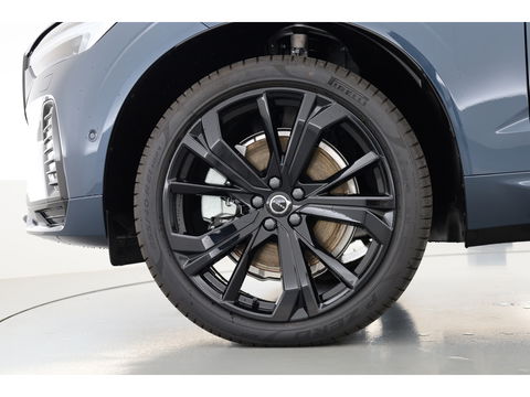 Volvo XC60 2.0 T6 Plug-in hybrid AWD Ultra Black Edition | Facelift | Pano-dak | HUD | H&K Audio | Sportstoelen | ACC | 4x stoel + stuurverw. |
