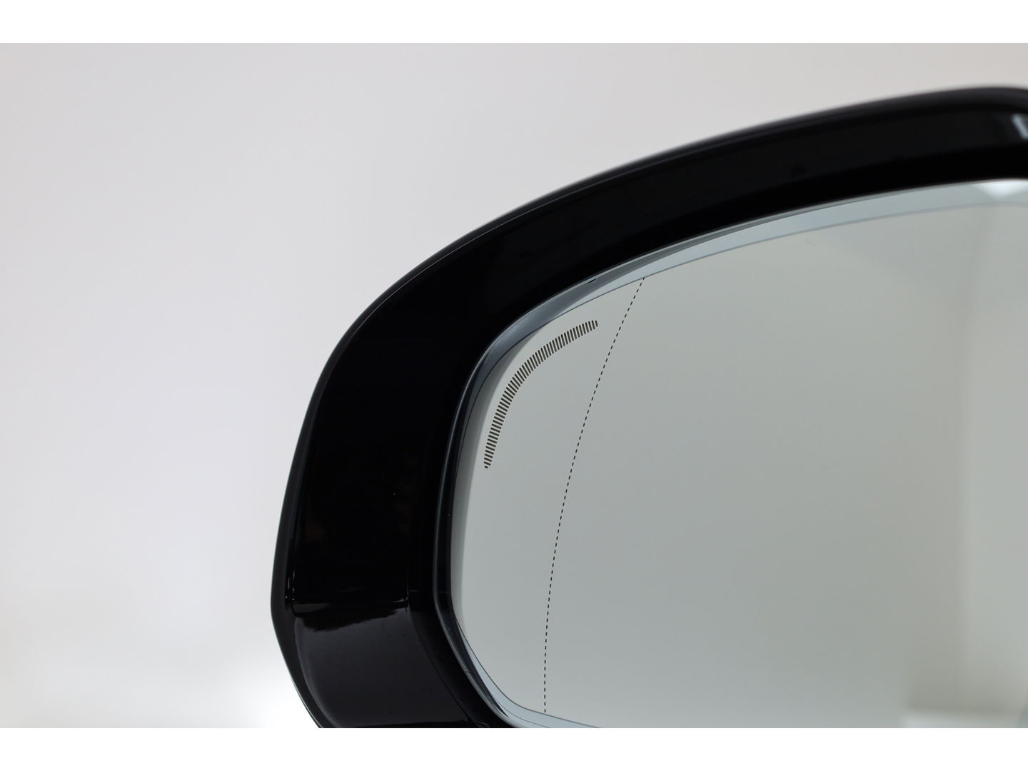 Volvo XC60 2.0 T6 Plug-in hybrid AWD Ultra Black Edition | Facelift | Pano-dak | HUD | H&K Audio | Sportstoelen | ACC | 4x stoel + stuurverw. |