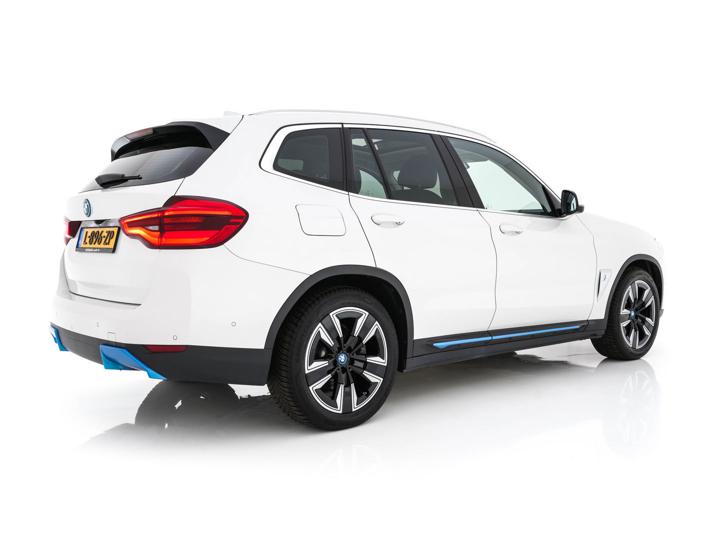 BMW iX3 Executive 80 kWh [ 3-Fase ] { SOH-96% } (INCL.BTW) Aut. *PANO | FULL-LEATHER | ADAPTIVE-CRUISE | FULL-LED | BLIND-SPOT | MEMORY-PACK | DIGI-COCKPIT | HEATED-COMFORTSEATS | CAMERA | DAB+ | NAVI-FULLMAP | 19''ALU*