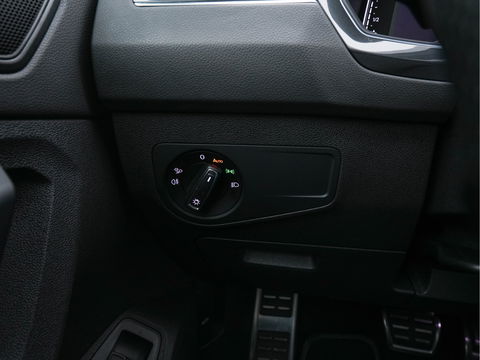 Volkswagen Tiguan 1.4 TSI R-Line Business+ (Plug-in) (INCL-BTW) Aut. *PANO | FULL-LED | ADAPTIVE-CRUISE | DIGI-COCKPIT | HEATED-COMFORTSEATS | NAV-FULLMAP | DAB+ | TOWBAR | PRIVACY-GLASS | ECC | PDC | 19''ALU