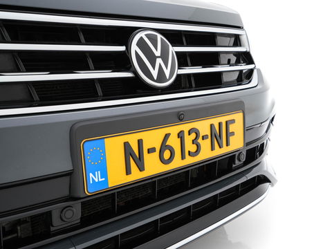 Volkswagen Tiguan 1.4 TSI R-Line Business+ (Plug-in) (INCL-BTW) Aut. *PANO | FULL-LED | ADAPTIVE-CRUISE | DIGI-COCKPIT | HEATED-COMFORTSEATS | NAV-FULLMAP | DAB+ | TOWBAR | PRIVACY-GLASS | ECC | PDC | 19''ALU