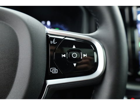 Volvo XC60 2.0 T6 Plug-in hybrid AWD Plus Black Edition | Luchtvering | Head-up | 360 camera | ACC | Pano-dak | H&K audio |