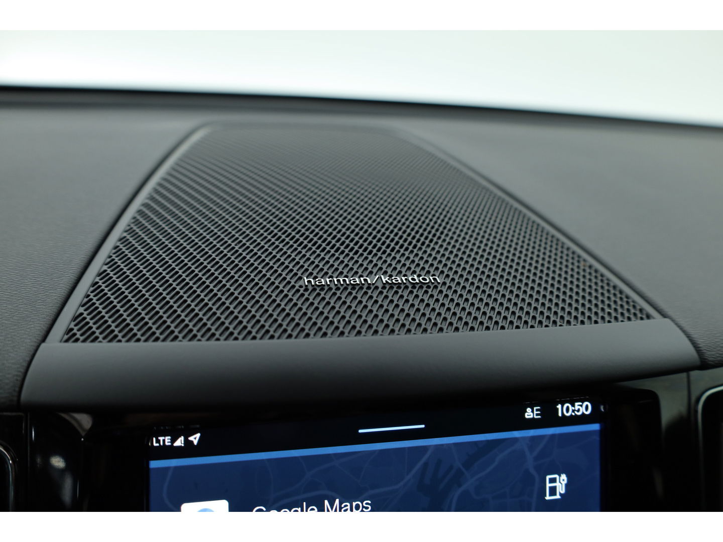 Volvo XC60 2.0 T6 Plug-in hybrid AWD Plus Black Edition | Luchtvering | Head-up | 360 camera | ACC | Pano-dak | H&K audio |