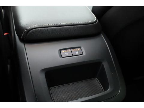 Volvo XC60 2.0 T6 Plug-in hybrid AWD Plus Black Edition | Luchtvering | Head-up | 360 camera | ACC | Pano-dak | H&K audio |