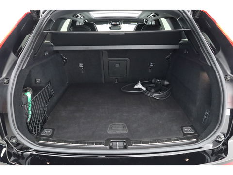 Volvo XC60 2.0 T6 Plug-in hybrid AWD Plus Black Edition | Luchtvering | Head-up | 360 camera | ACC | Pano-dak | H&K audio |