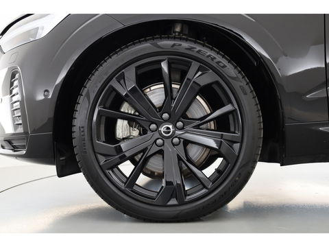 Volvo XC60 2.0 T6 Plug-in hybrid AWD Plus Black Edition | Luchtvering | Head-up | 360 camera | ACC | Pano-dak | H&K audio |
