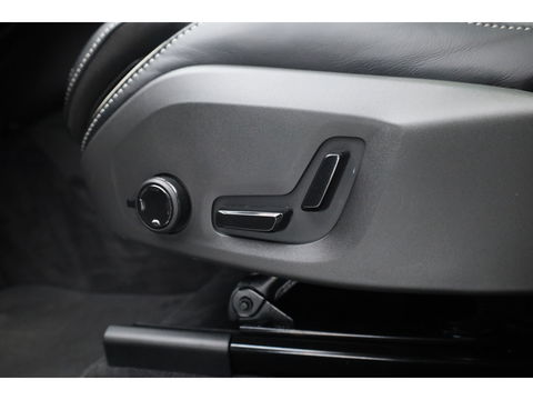 Volvo XC60 2.0 T6 Plug-in hybrid AWD Plus Black Edition | Luchtvering | Head-up | 360 camera | ACC | Pano-dak | H&K audio |