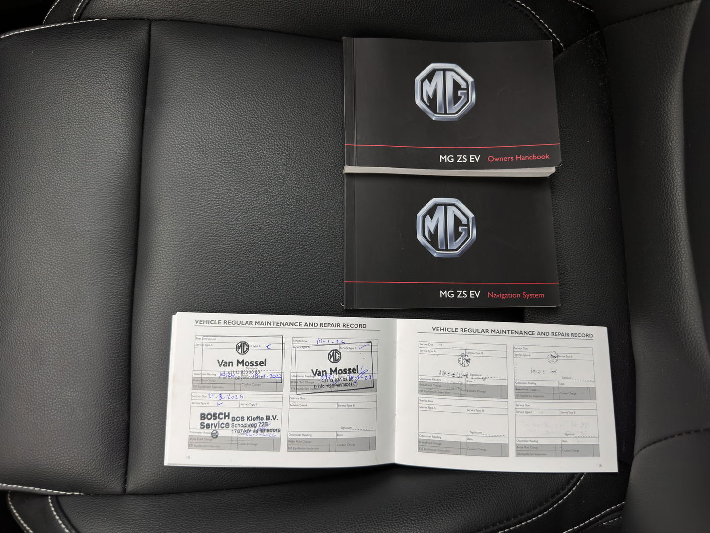 MG ZS EV Luxury 45 kWh [3-Fase] {SOH-100%} Aut. *PANO | LUXURY-LEATHER | CCS-FASTLOADER | KEYLESS | NAVI-FULLMAP | ADAPTIVE-CRUISE | CAMERA | HEATED-SPORTSEATS | CARPLAY | BLINDSPOT | DAB | LANE-ASSIST | PRIVACY-GLASS | 17''ALU*