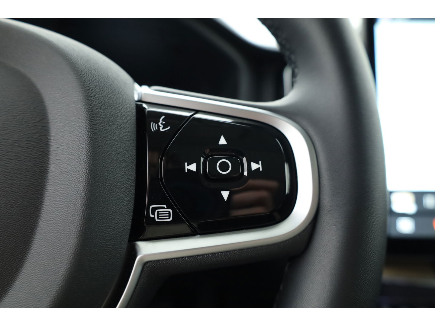 Volvo XC60 2.0 T8 Plug-in hybrid AWD Ultra Dark | Facelift | Forest Lake | Luchtvering | Massage | Bowers & Wilkins |