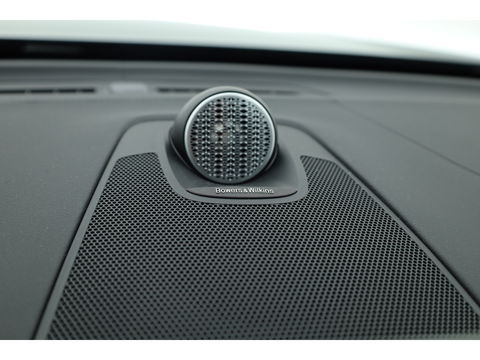 Volvo XC60 2.0 T8 Plug-in hybrid AWD Ultra Dark | Facelift | Forest Lake | Luchtvering | Massage | Bowers & Wilkins |