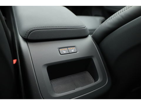 Volvo XC60 2.0 T8 Plug-in hybrid AWD Ultra Dark | Facelift | Forest Lake | Luchtvering | Massage | Bowers & Wilkins |