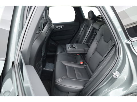 Volvo XC60 2.0 T8 Plug-in hybrid AWD Ultra Dark | Facelift | Forest Lake | Luchtvering | Massage | Bowers & Wilkins |