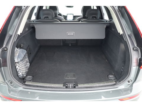 Volvo XC60 2.0 T8 Plug-in hybrid AWD Ultra Dark | Facelift | Forest Lake | Luchtvering | Massage | Bowers & Wilkins |