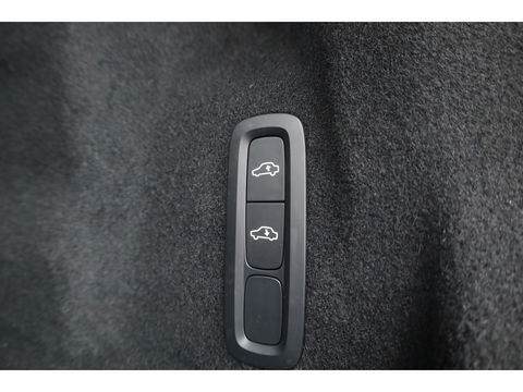 Volvo XC60 2.0 T8 Plug-in hybrid AWD Ultra Dark | Facelift | Forest Lake | Luchtvering | Massage | Bowers & Wilkins |