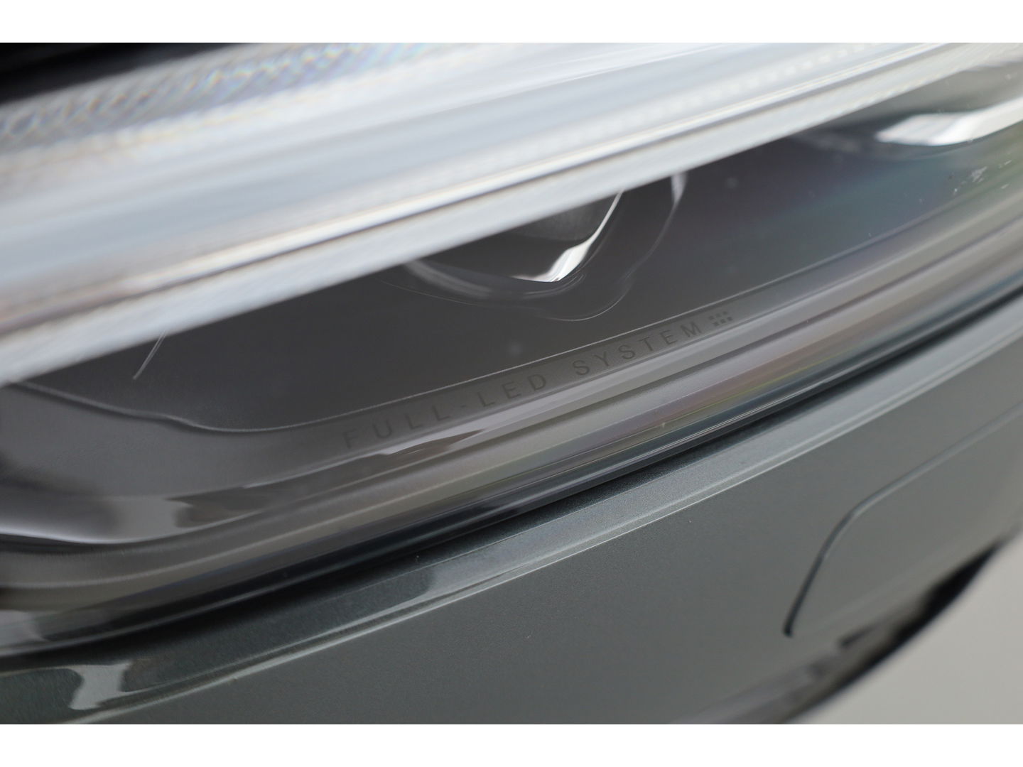 Volvo XC60 2.0 T8 Plug-in hybrid AWD Ultra Dark | Facelift | Forest Lake | Luchtvering | Massage | Bowers & Wilkins |