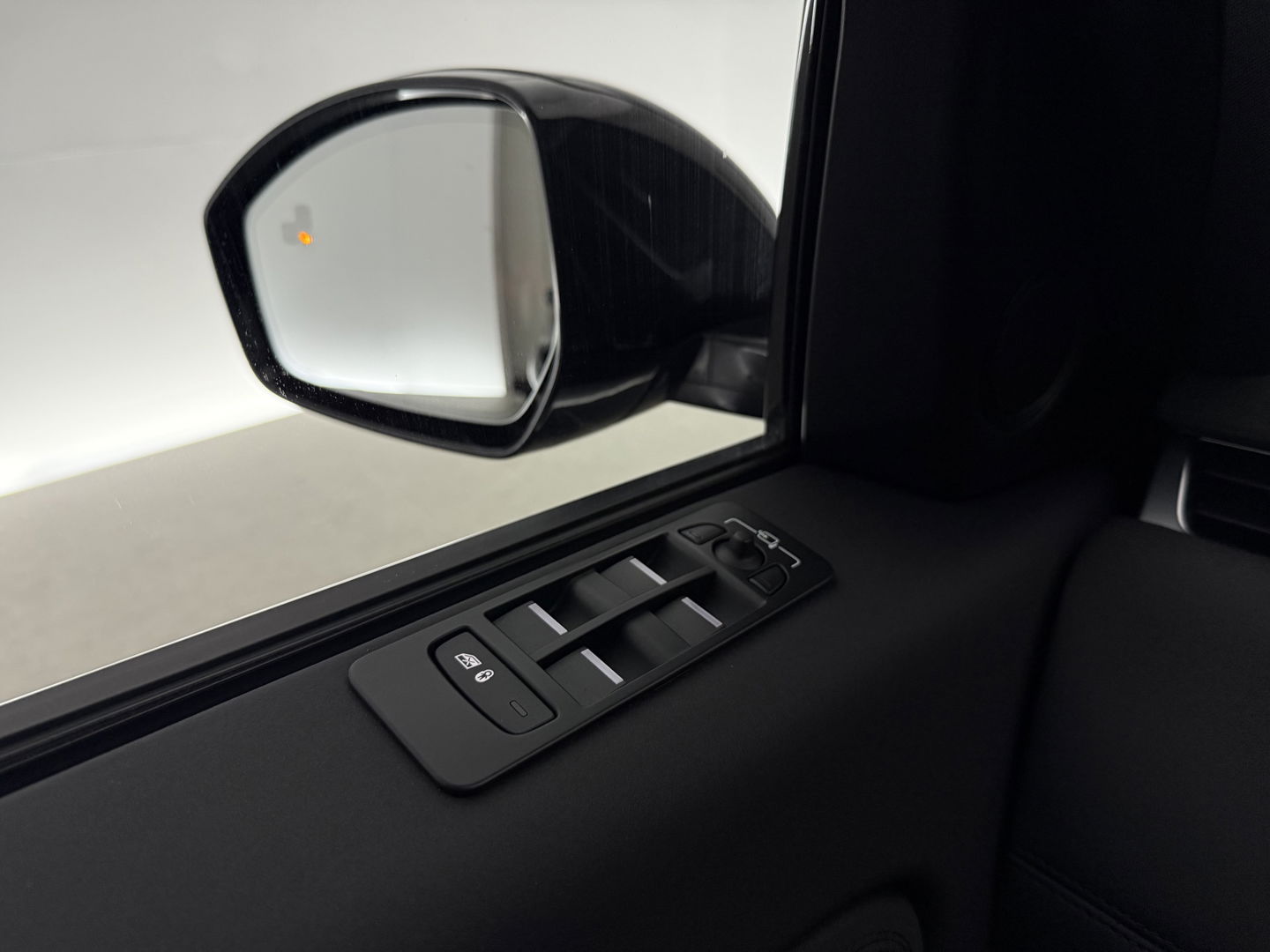 Land Rover Discovery Sport P300e 1.5 R-Dynamic HSE | Pano | Memory | 360° | Virtual | Trekh. | Carplay | Leder