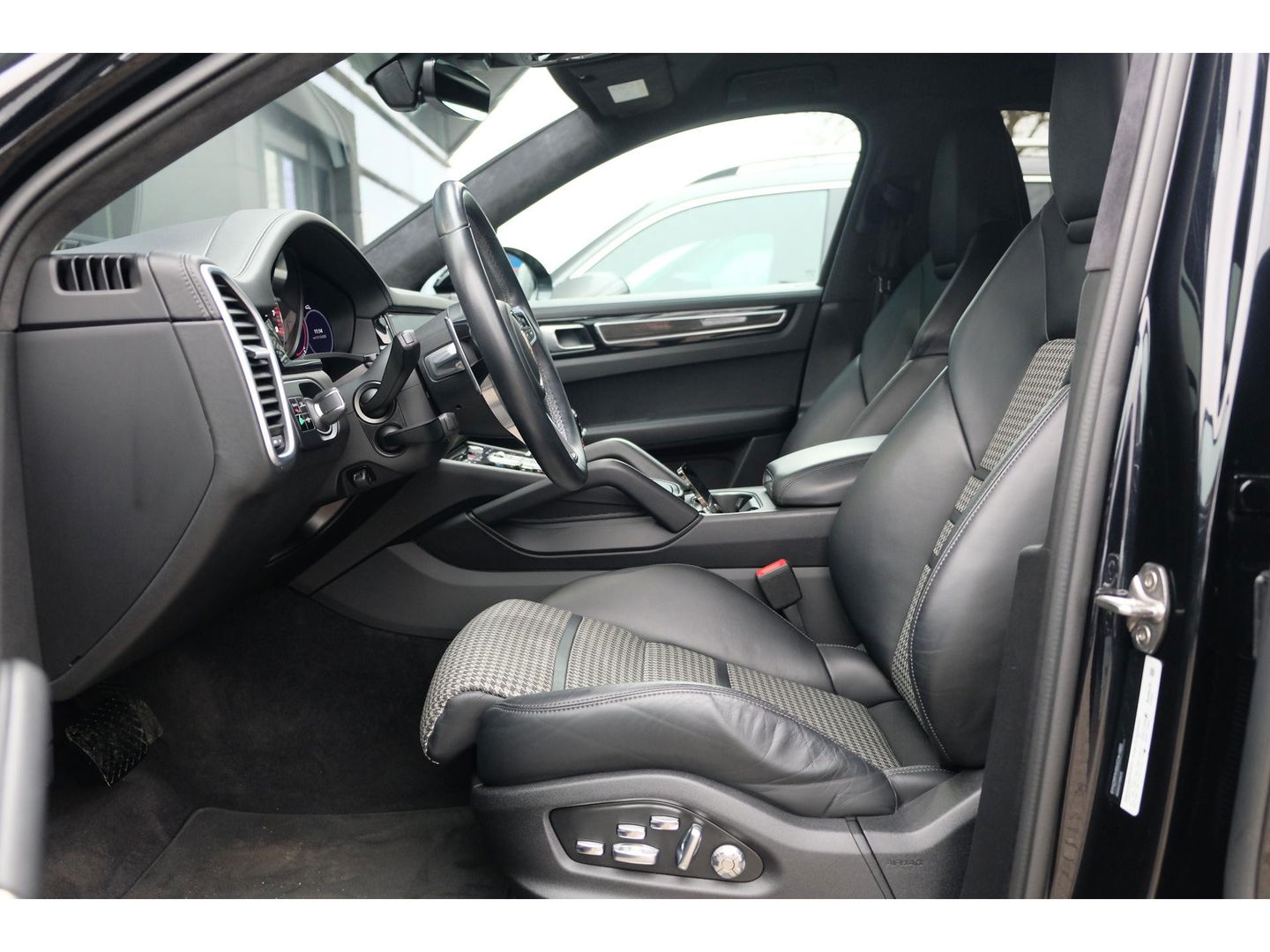 Porsche Cayenne Coupé 3.0 E-Hybrid 462pk *BTW* 4-wielsturing Bose Lightweight Package Carbon pakket NLauto