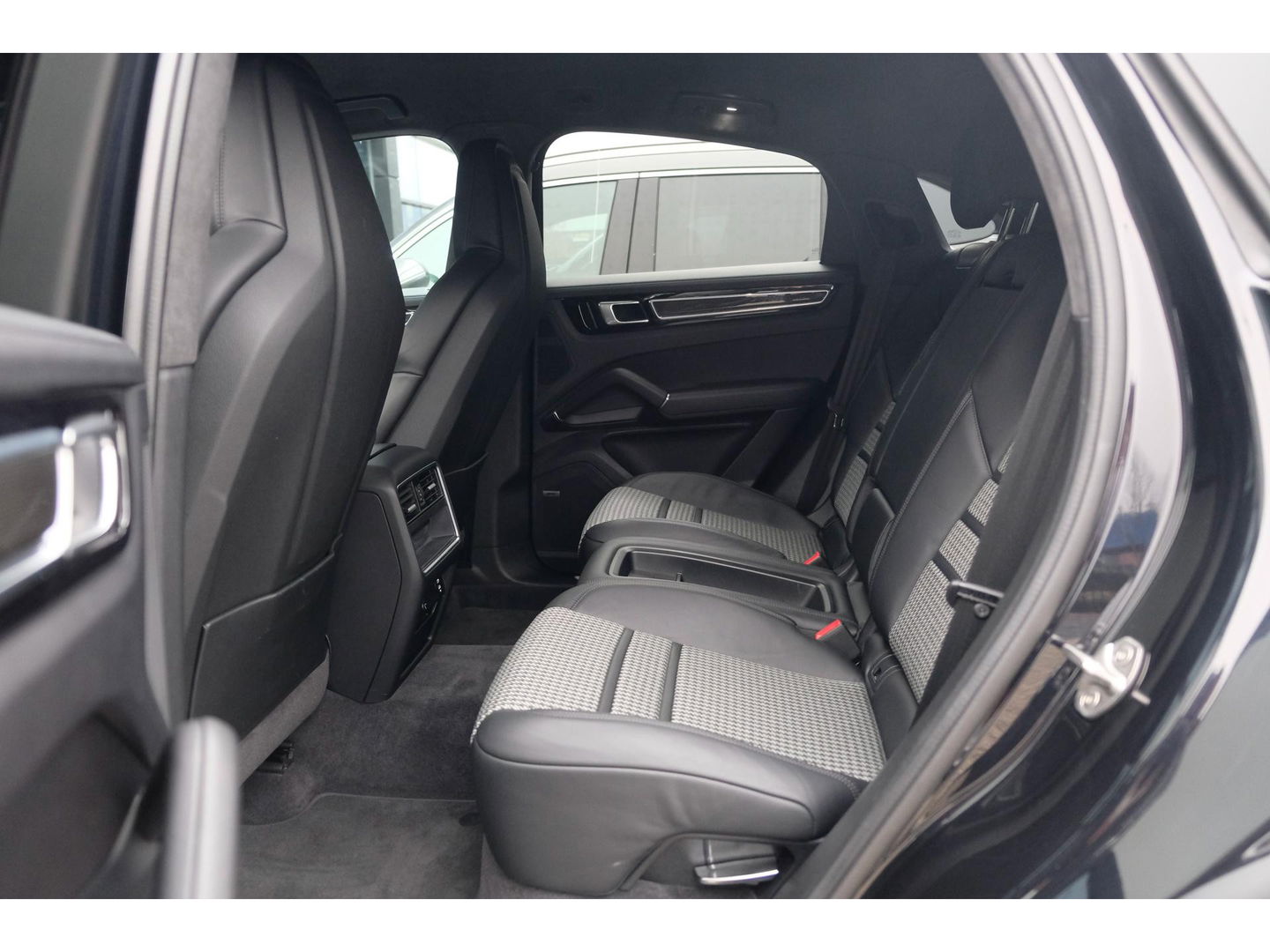 Porsche Cayenne Coupé 3.0 E-Hybrid 462pk *BTW* 4-wielsturing Bose Lightweight Package Carbon pakket NLauto