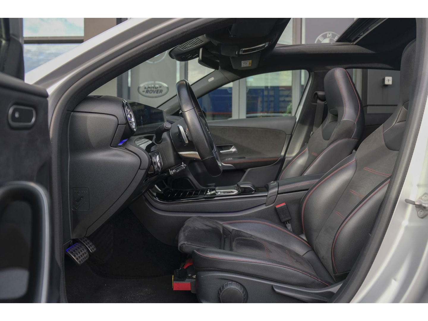 Mercedes-Benz A-Klasse A220 AMG 190pk Panoramadak Widescreen Night pakket 19" LMV Sfeerverlichting