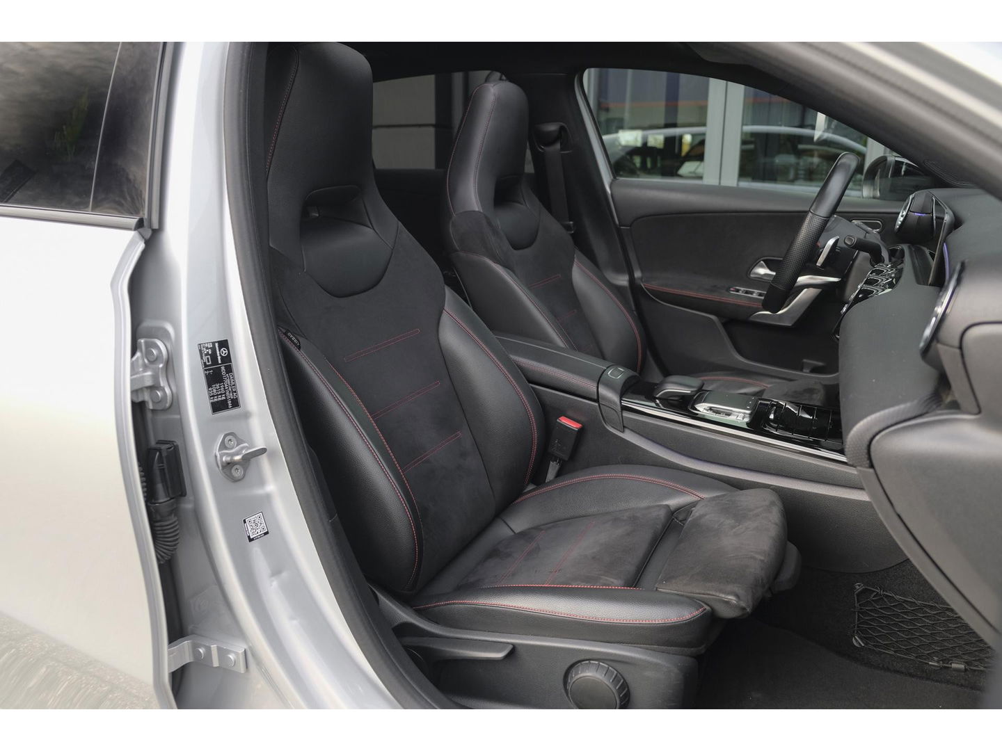 Mercedes-Benz A-Klasse A220 AMG 190pk Panoramadak Widescreen Night pakket 19" LMV Sfeerverlichting