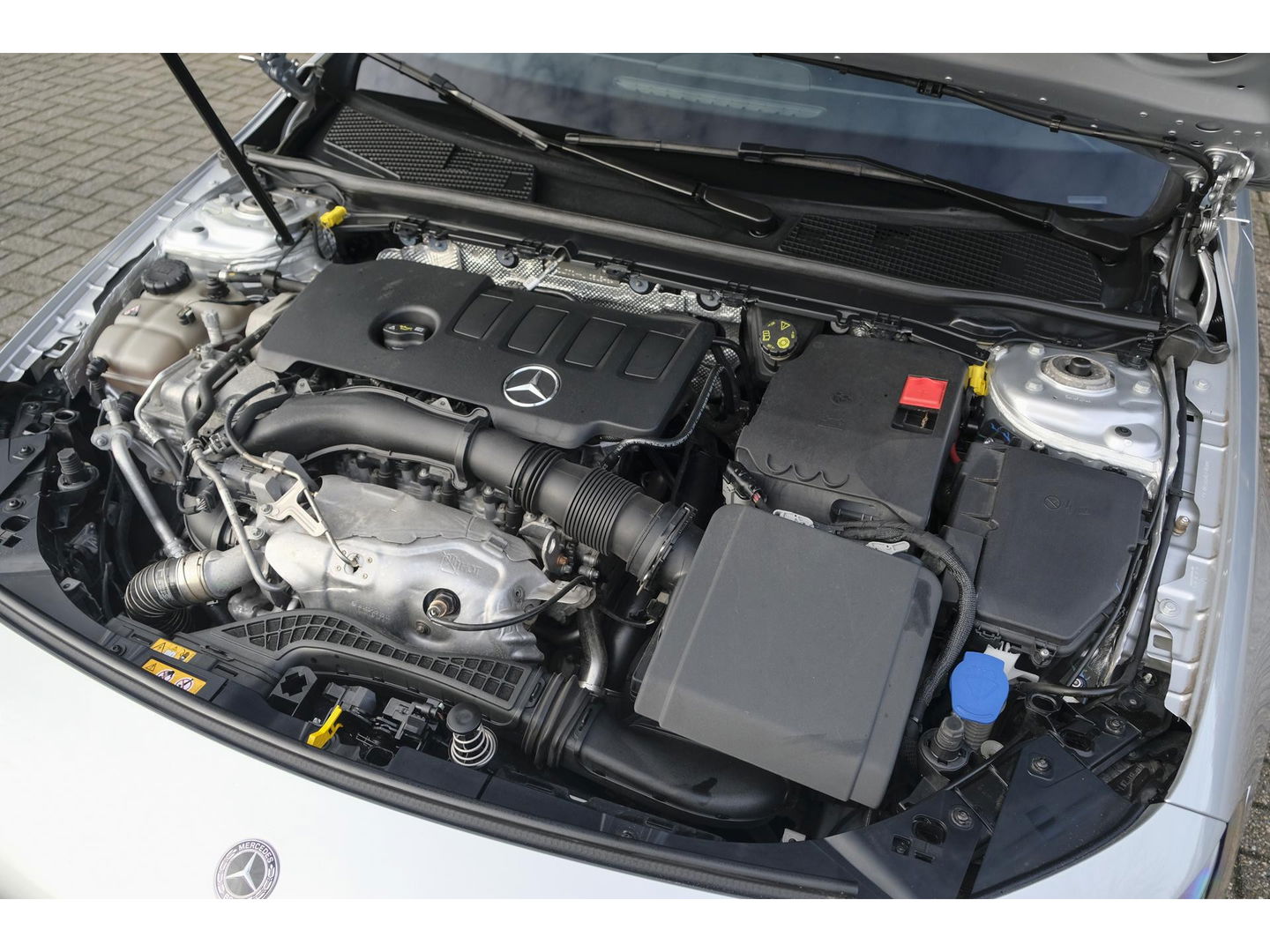 Mercedes-Benz A-Klasse A220 AMG 190pk Panoramadak Widescreen Night pakket 19" LMV Sfeerverlichting