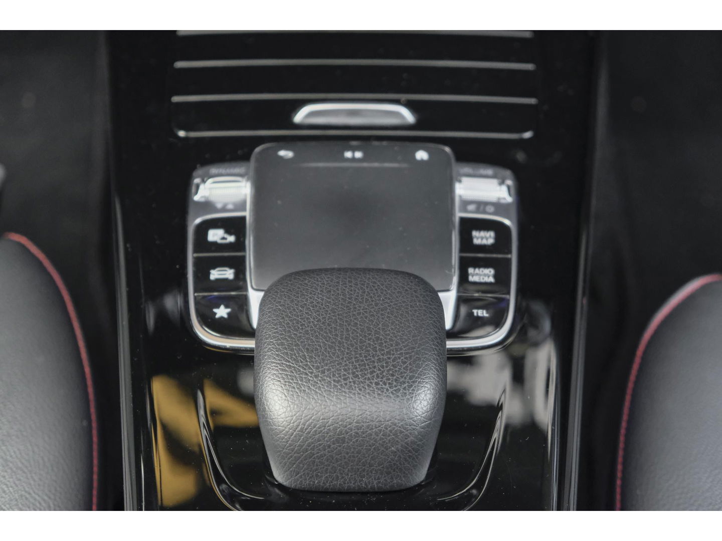 Mercedes-Benz A-Klasse A220 AMG 190pk Panoramadak Widescreen Night pakket 19" LMV Sfeerverlichting