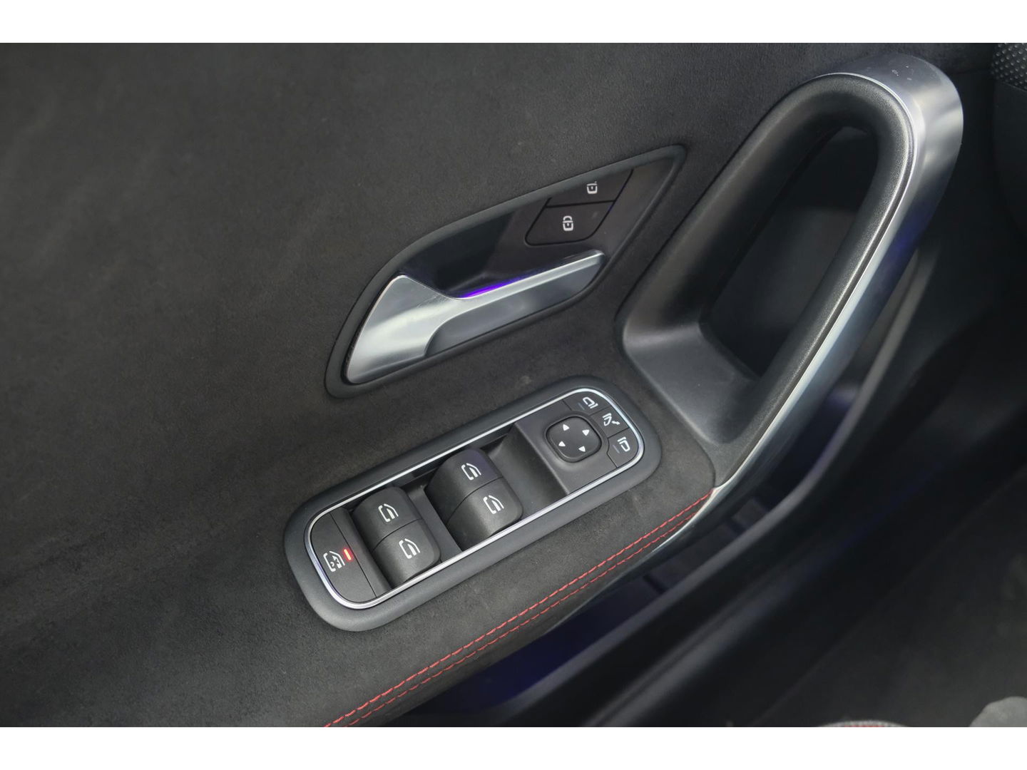 Mercedes-Benz A-Klasse A220 AMG 190pk Panoramadak Widescreen Night pakket 19" LMV Sfeerverlichting