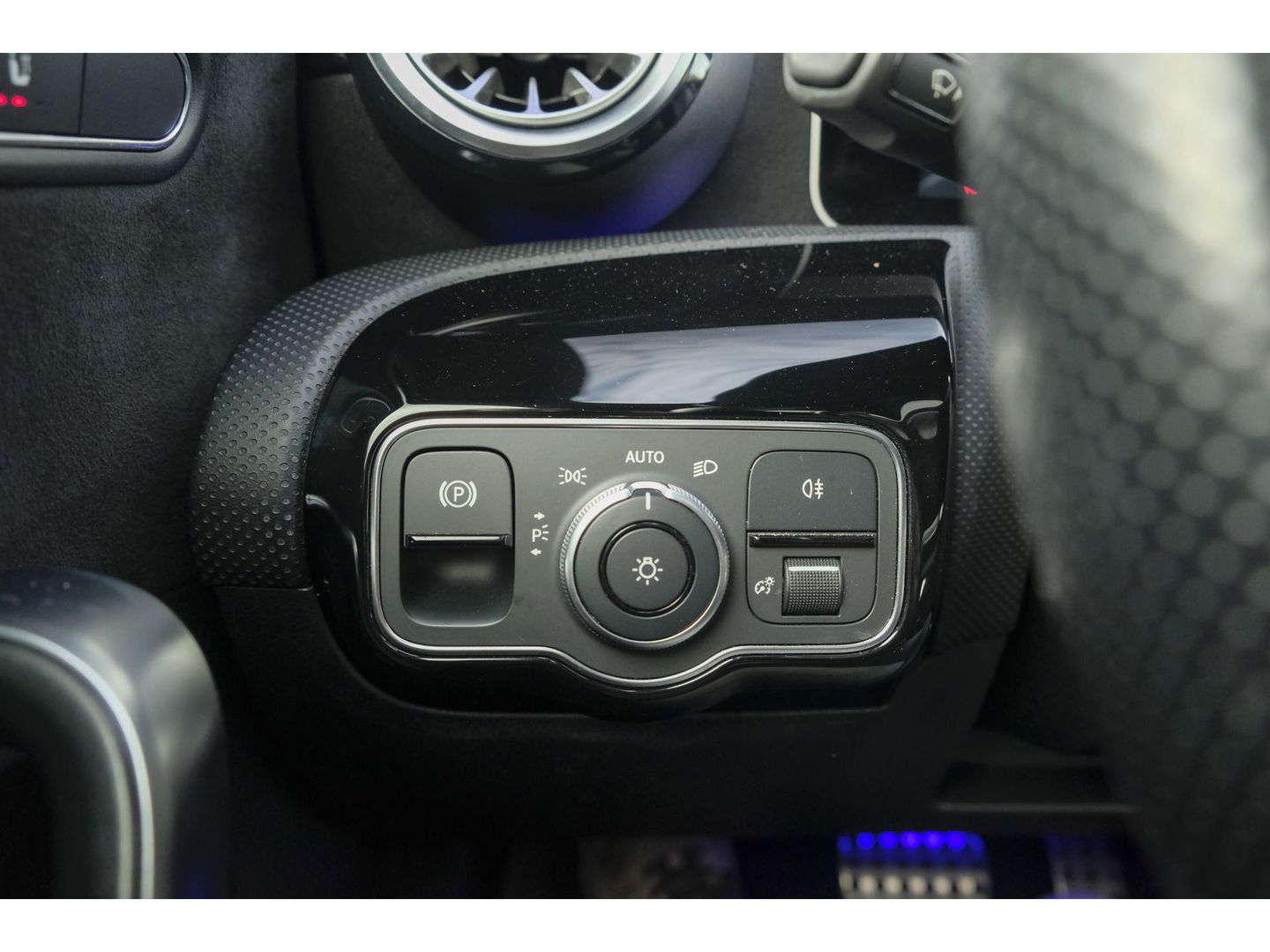 Mercedes-Benz A-Klasse A220 AMG 190pk Panoramadak Widescreen Night pakket 19" LMV Sfeerverlichting