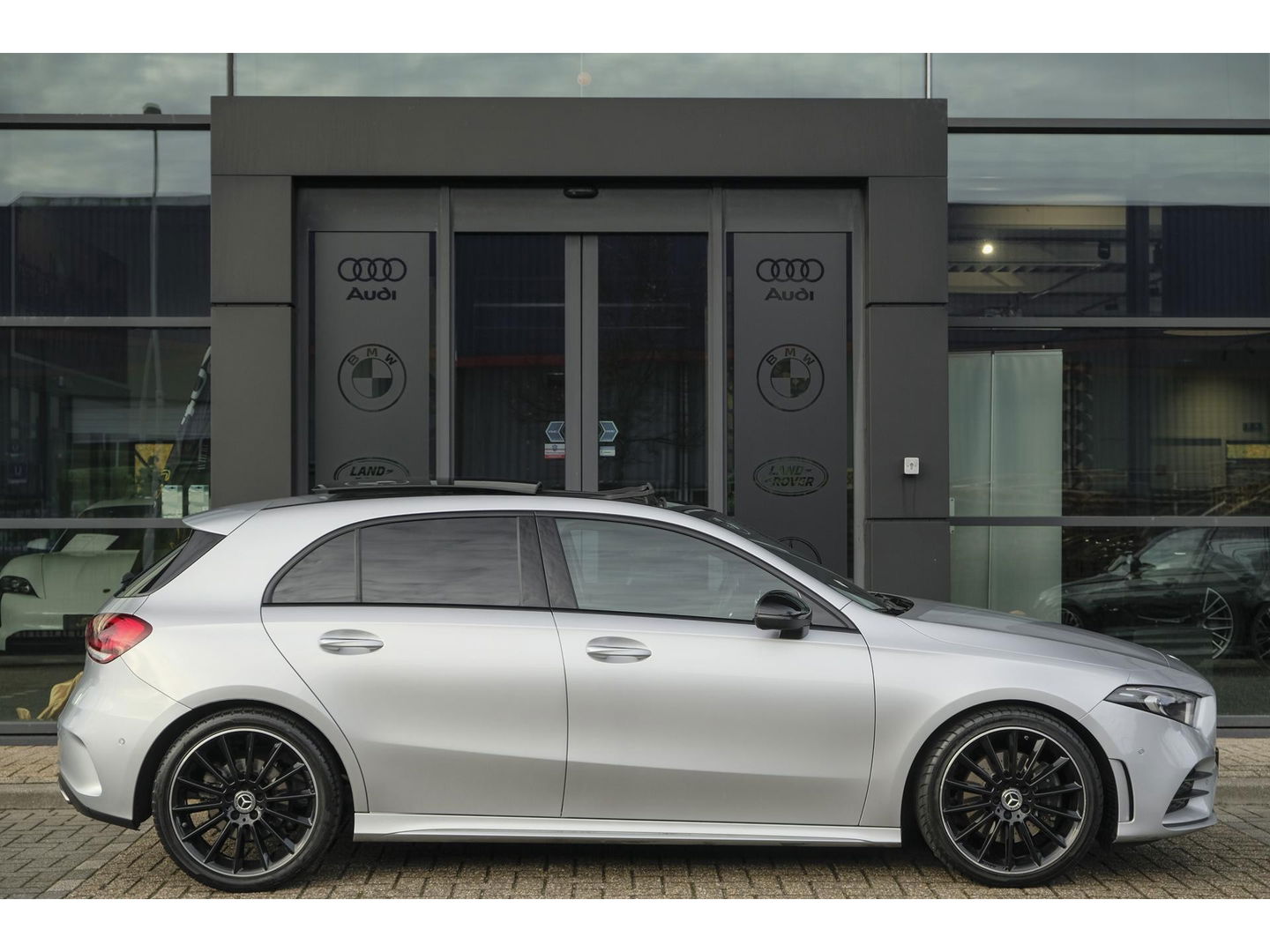 Mercedes-Benz A-Klasse A220 AMG 190pk Panoramadak Widescreen Night pakket 19" LMV Sfeerverlichting