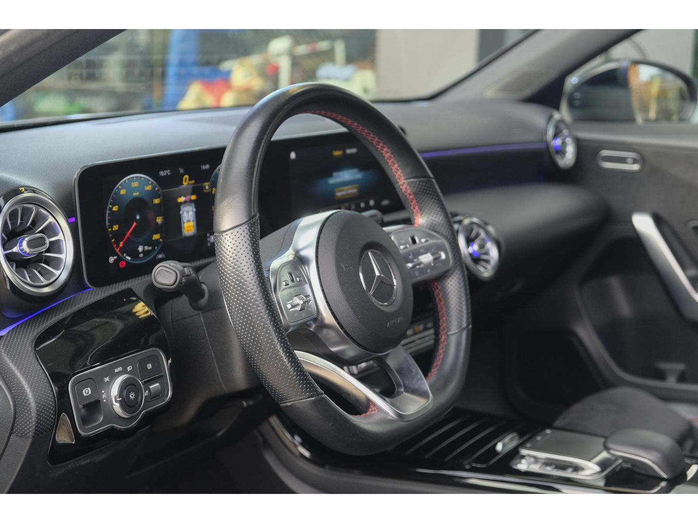 Mercedes-Benz A-Klasse A220 AMG 190pk Panoramadak Widescreen Night pakket 19" LMV Sfeerverlichting