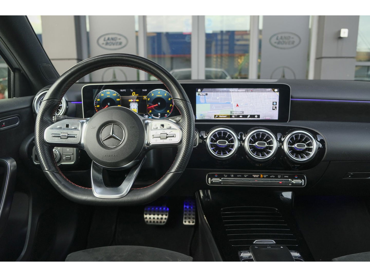 Mercedes-Benz A-Klasse A220 AMG 190pk Panoramadak Widescreen Night pakket 19" LMV Sfeerverlichting