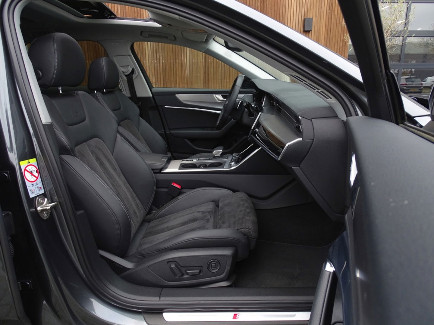 Audi A6 Avant 55 TFSI e 367PK Quattro Comp. / S-ed / 360° / B&O / LED