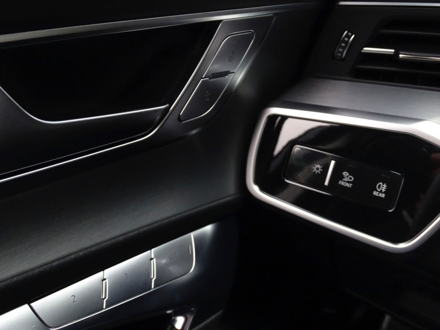 Audi A6 Avant 55 TFSI e 367PK Quattro Comp. / S-ed / 360° / B&O / LED