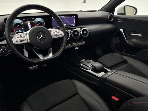 Mercedes-Benz A-Klasse 180 AMG | Pano | Virtual | Camera | Cruise | Carplay | Stoelverw. | Navi | NAP