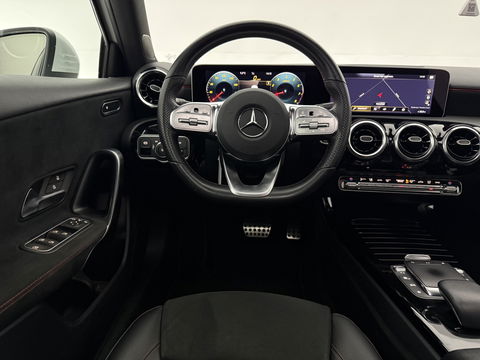 Mercedes-Benz A-Klasse 180 AMG | Pano | Virtual | Camera | Cruise | Carplay | Stoelverw. | Navi | NAP