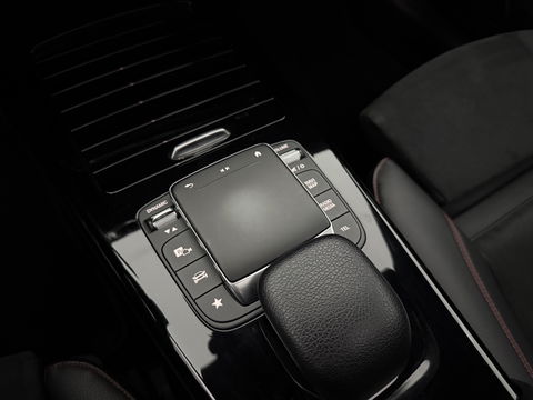 Mercedes-Benz A-Klasse 180 AMG | Pano | Virtual | Camera | Cruise | Carplay | Stoelverw. | Navi | NAP