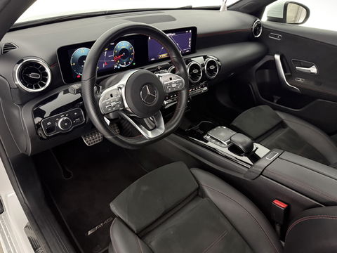Mercedes-Benz A-Klasse 180 AMG | Pano | Virtual | Camera | Cruise | Carplay | Stoelverw. | Navi | NAP