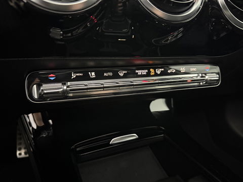 Mercedes-Benz A-Klasse 180 AMG | Pano | Virtual | Camera | Cruise | Carplay | Stoelverw. | Navi | NAP