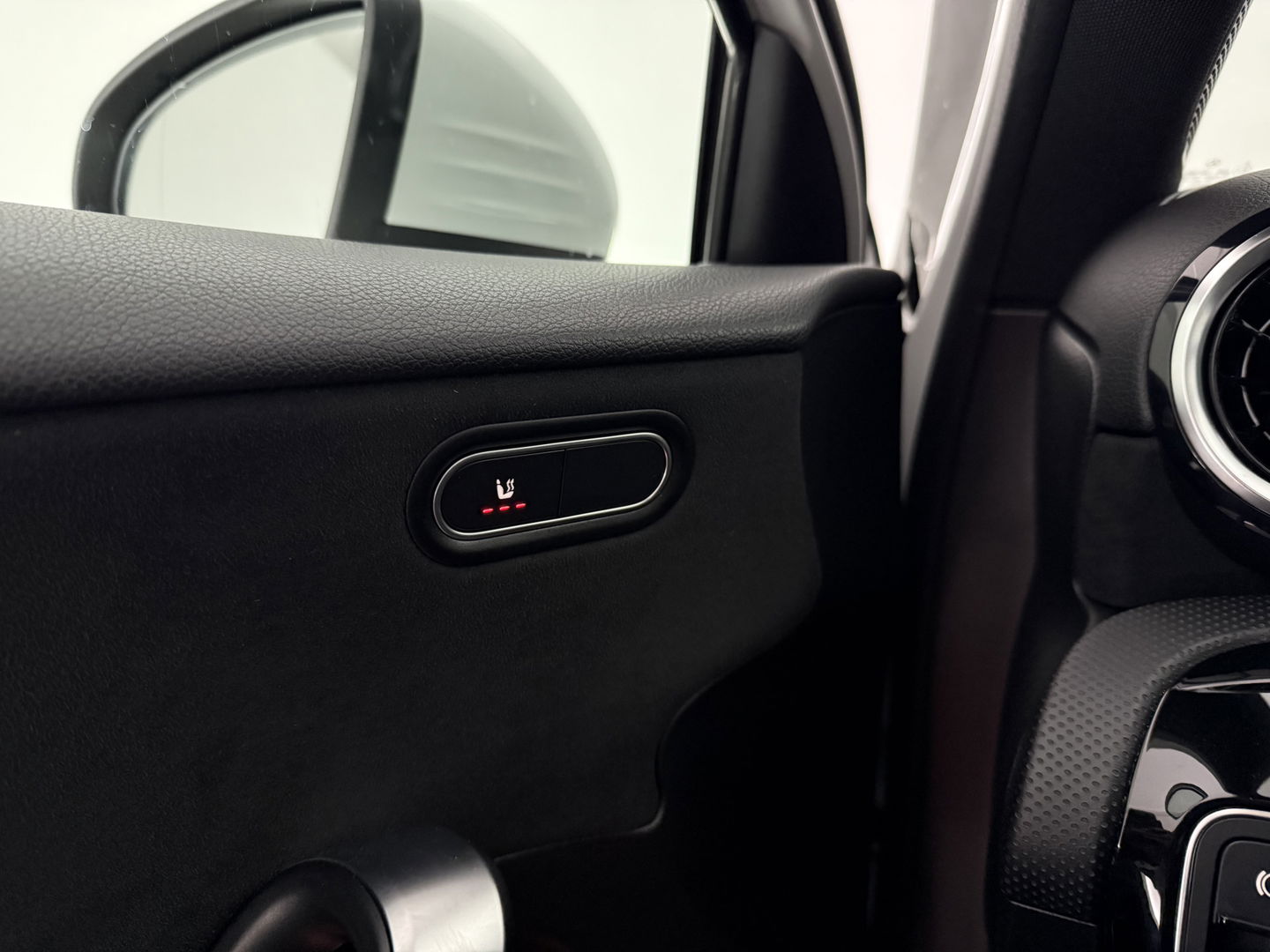 Mercedes-Benz A-Klasse 180 AMG | Pano | Virtual | Camera | Cruise | Carplay | Stoelverw. | Navi | NAP