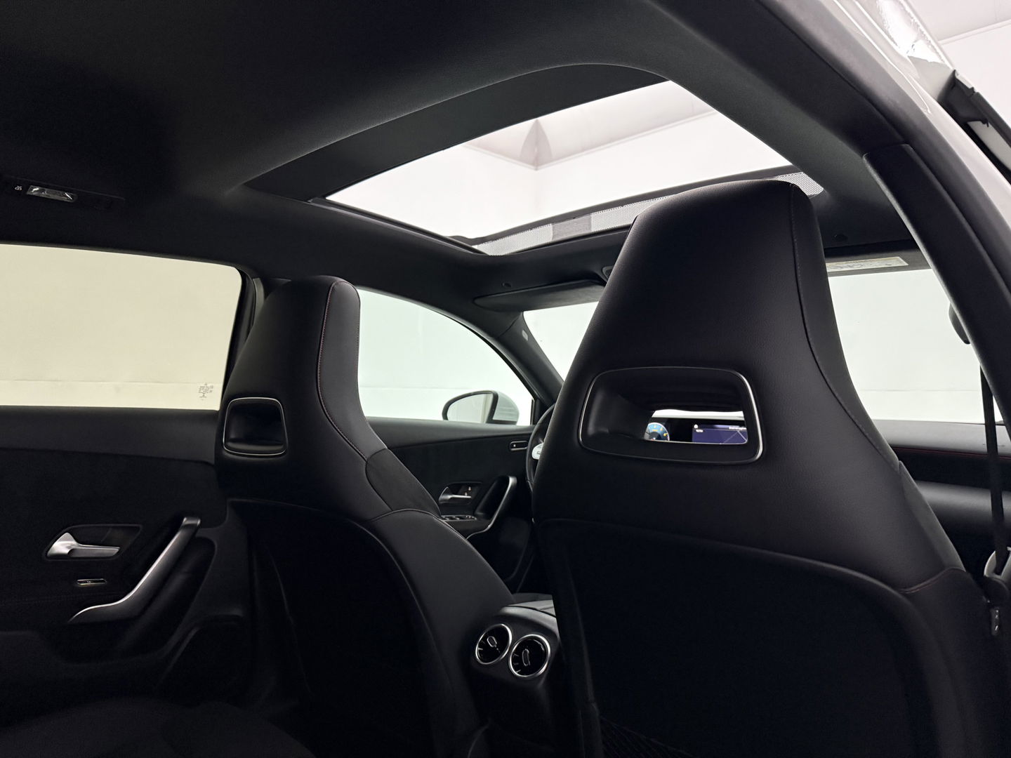 Mercedes-Benz A-Klasse 180 AMG | Pano | Virtual | Camera | Cruise | Carplay | Stoelverw. | Navi | NAP