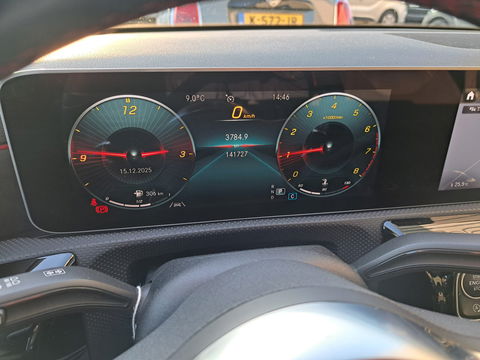 Mercedes-Benz A-Klasse 180 AMG | Pano | Virtual | Camera | Cruise | Carplay | Stoelverw. | Navi | NAP
