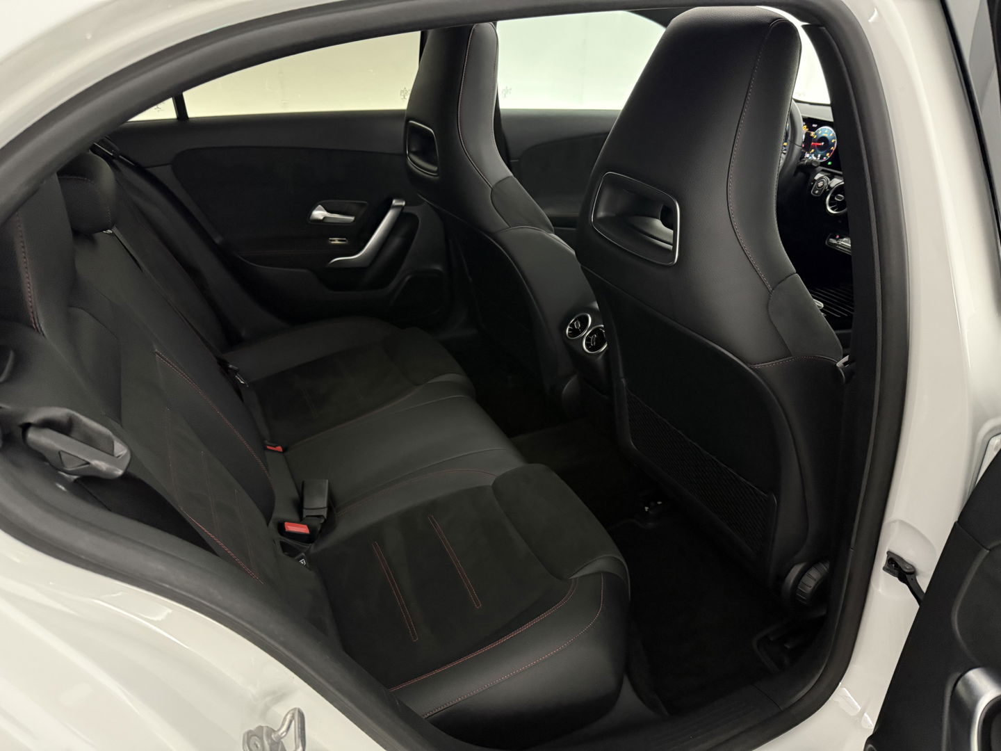 Mercedes-Benz A-Klasse 180 AMG | Pano | Virtual | Camera | Cruise | Carplay | Stoelverw. | Navi | NAP