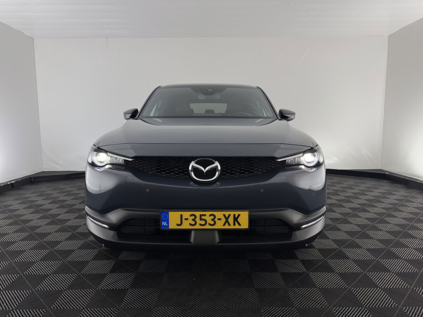 Mazda MX-30 e-SkyActiv 145 First Edition 36 kWh {SOH-92%} (INCL-BTW) Aut.*LEATHER-MICROFIBRE | FULL-LED | NAVI-FULLMAP | KEYLESS | BLIND-SPOT |  ADAPTIVE-CRUISE | HEAD-UP | CAMERA | DIGI-COCKPIT | MEMORY-PACK | SHIFT-PADDLES | 18"ALU*