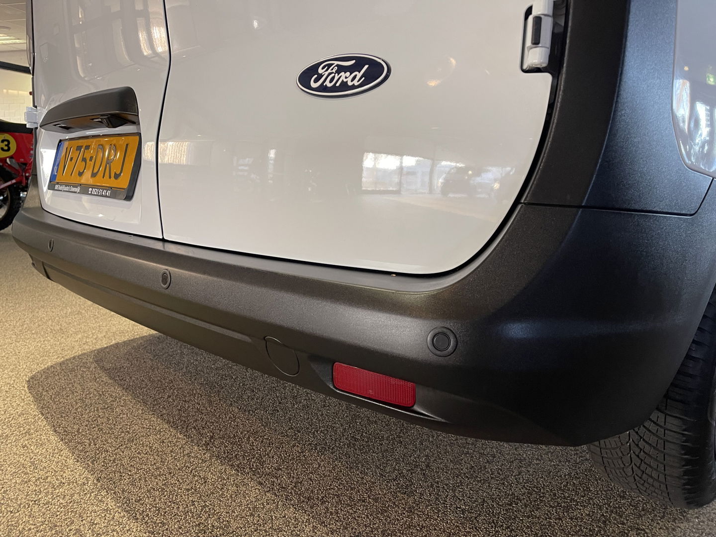 Ford Transit Courier 1.0 EcoBoost Trend benzine grijs kenteken / zo goed als nieuw / fabrieksgarantie tot 07-03-2026 / vaste prijs rijklaar € 19.950 ex / lease vanaf € 336 / direct leverbaar