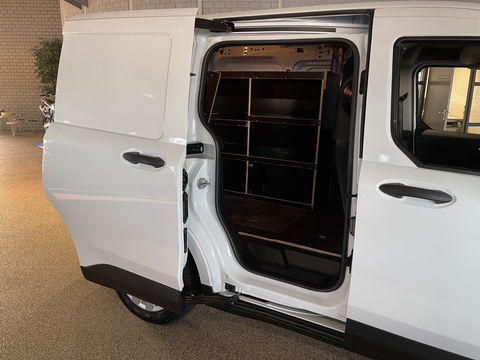 Ford Transit Courier 1.0 EcoBoost Trend benzine grijs kenteken / zo goed als nieuw / fabrieksgarantie tot 07-03-2026 / vaste prijs rijklaar € 19.950 ex / lease vanaf € 336 / direct leverbaar