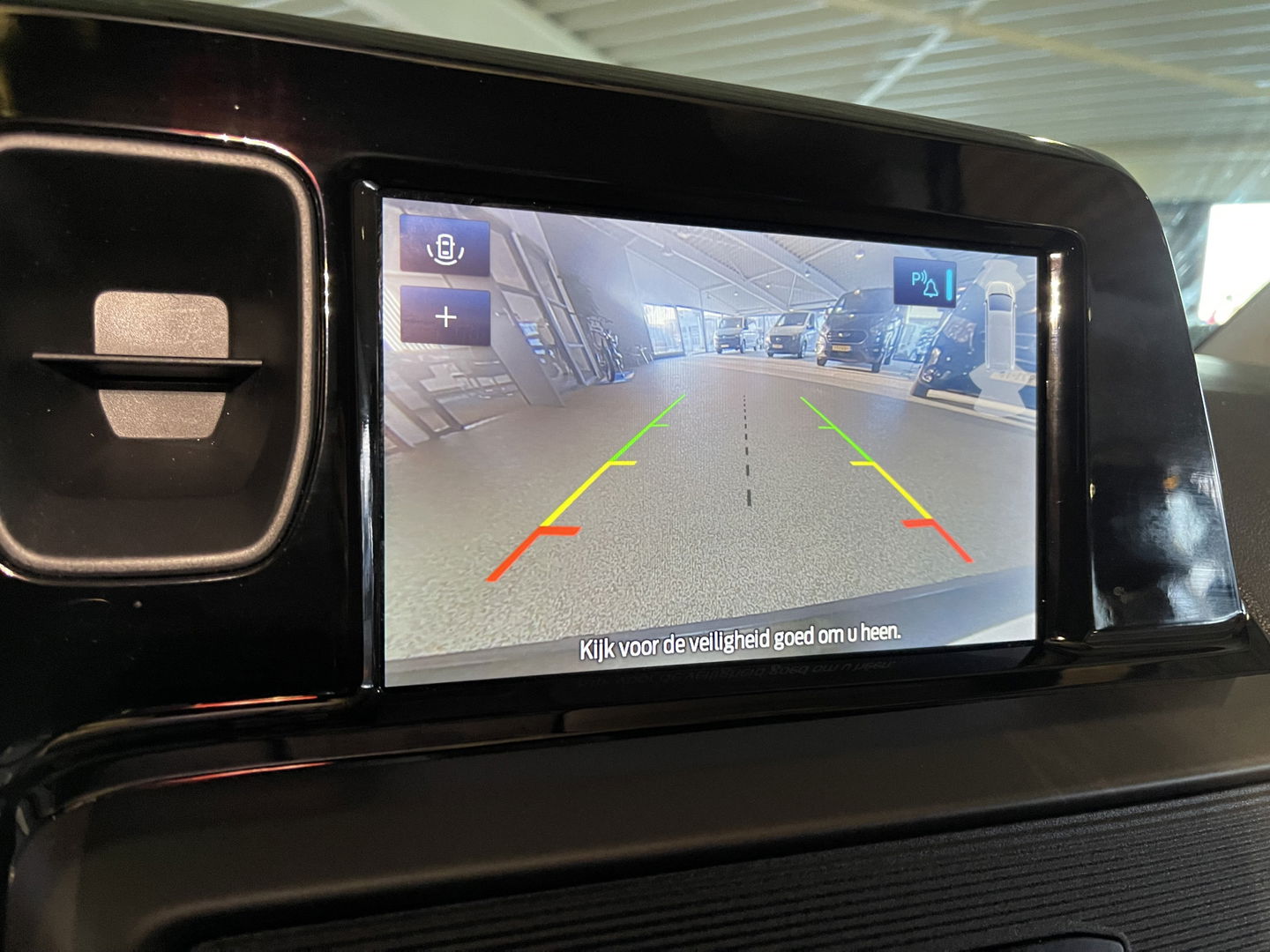 Ford Transit Courier 1.0 EcoBoost Trend benzine grijs kenteken / zo goed als nieuw / fabrieksgarantie tot 07-03-2026 / vaste prijs rijklaar € 19.950 ex / lease vanaf € 336 / direct leverbaar