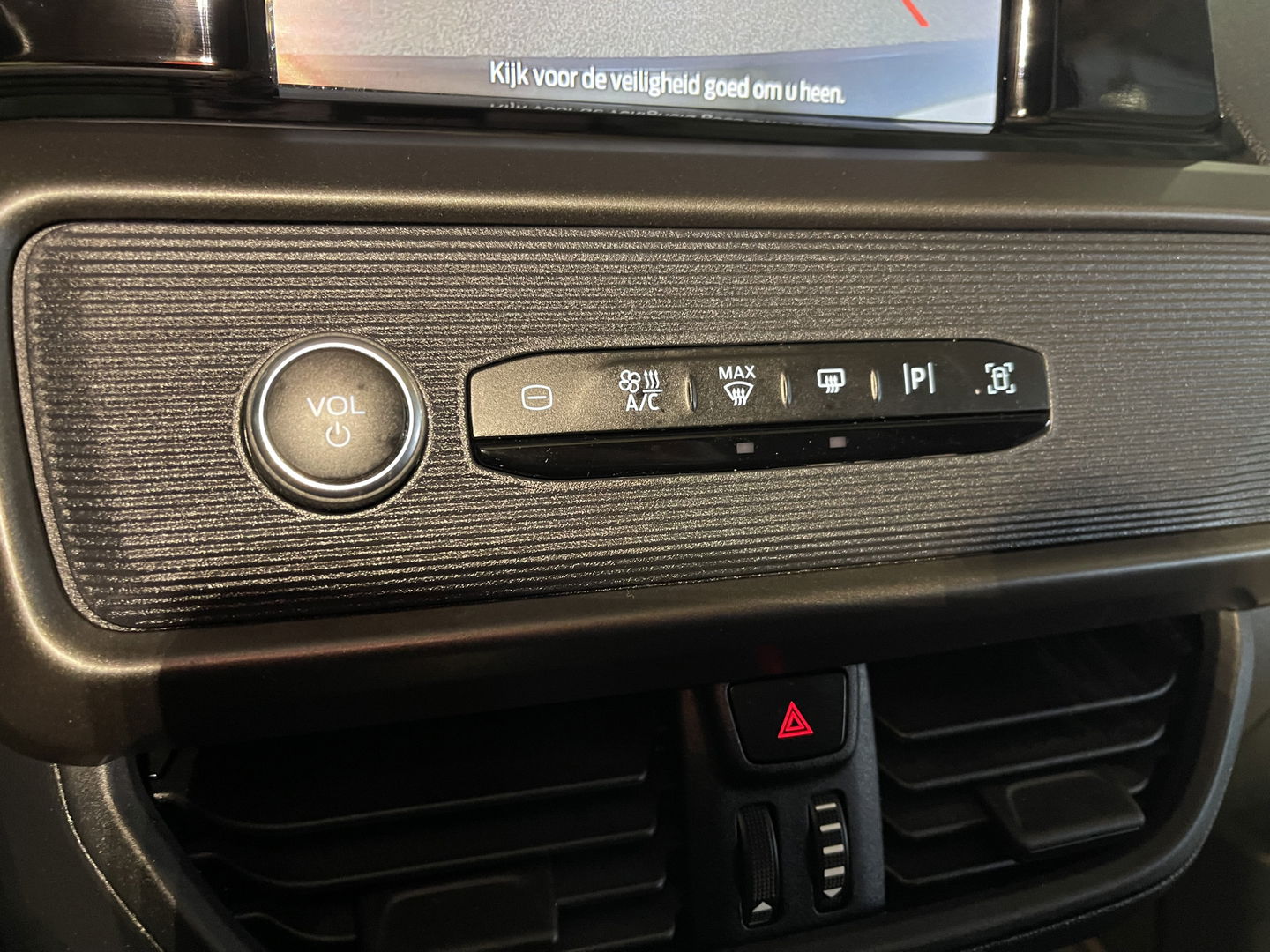 Ford Transit Courier 1.0 EcoBoost Trend benzine grijs kenteken / zo goed als nieuw / fabrieksgarantie tot 07-03-2026 / vaste prijs rijklaar € 19.950 ex / lease vanaf € 336 / direct leverbaar