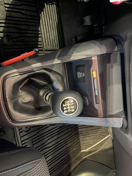 Ford Transit Courier 1.0 EcoBoost Trend benzine grijs kenteken / zo goed als nieuw / fabrieksgarantie tot 07-03-2026 / vaste prijs rijklaar € 19.950 ex / lease vanaf € 336 / direct leverbaar