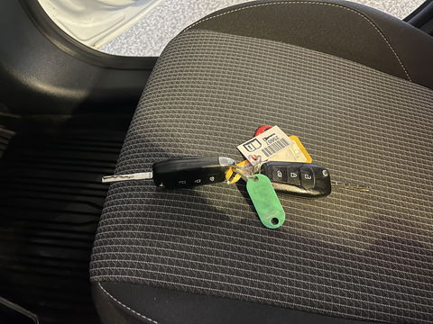 Ford Transit Courier 1.0 EcoBoost Trend benzine grijs kenteken / zo goed als nieuw / fabrieksgarantie tot 07-03-2026 / vaste prijs rijklaar € 19.950 ex / lease vanaf € 336 / direct leverbaar